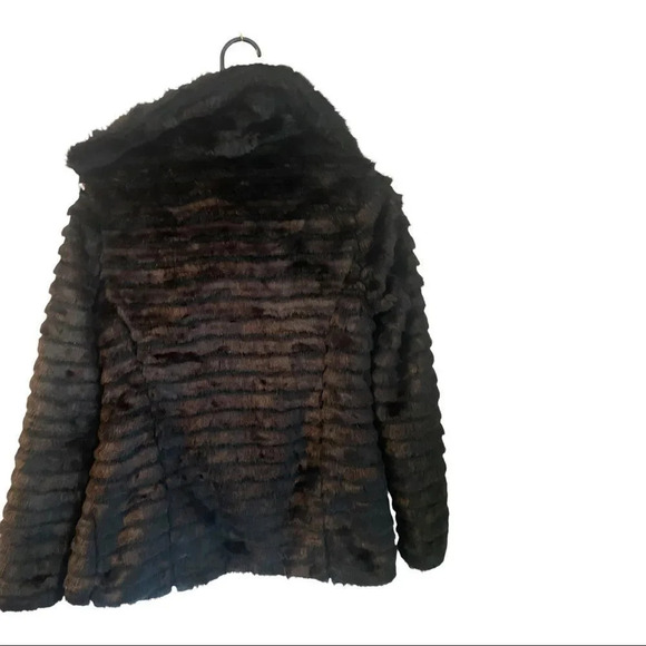 FALL CLEARANCE Bloomingdale’s Louise Paris Faux Fur Mink Jacket sold out! - Picture 7 of 7